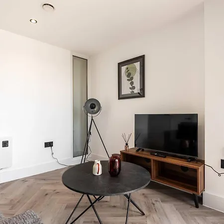 Stunning 1 Bedroom In *